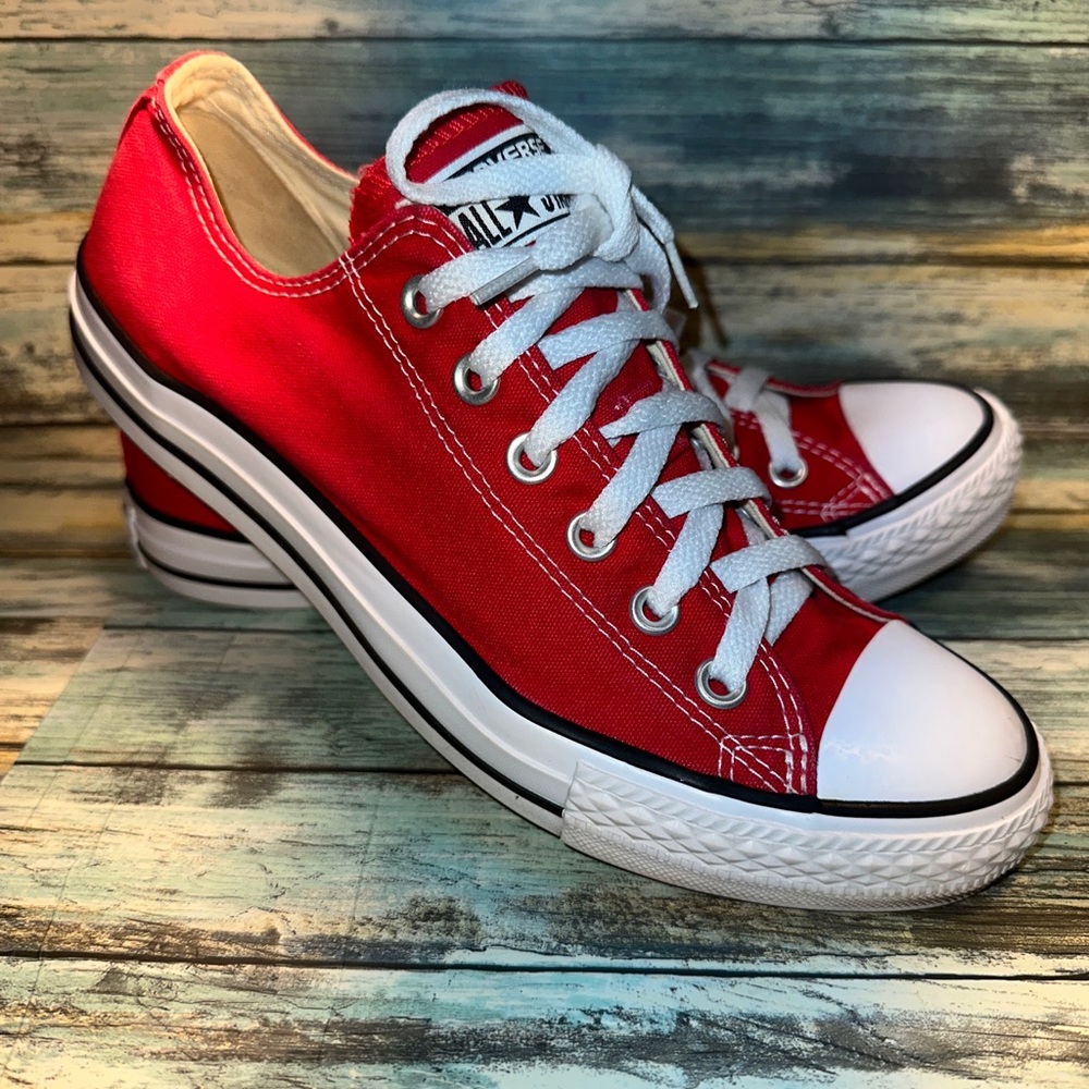 Converse  Red All Star Low Top Unisex Canvas Shoes Sneaker Unisex M 7.5 W 9.5
